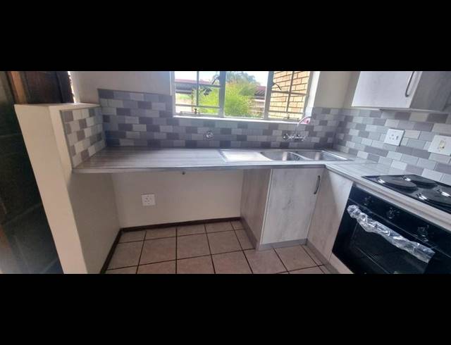 2 BEDROOM TOWNHOUSE FOR SALE IN CELTISDAL